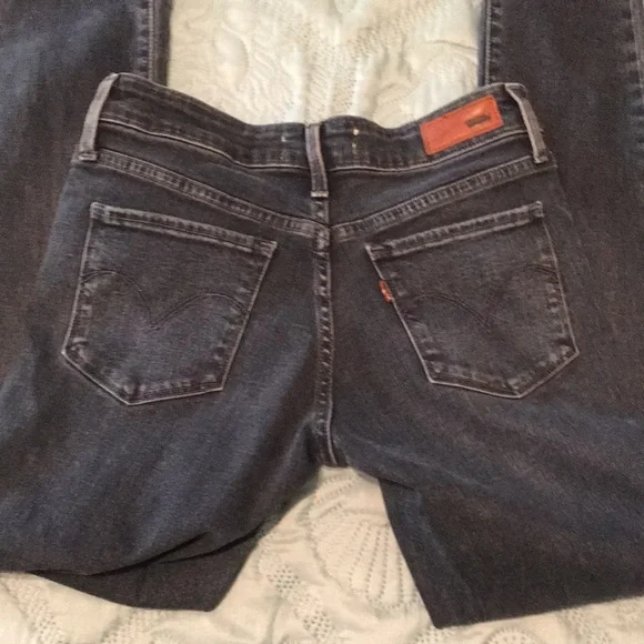 ❤️(82) Ladies vintage Levi’s size 25x 32, Demi curve super stretchy skinny jeans - Picture 9 of 11